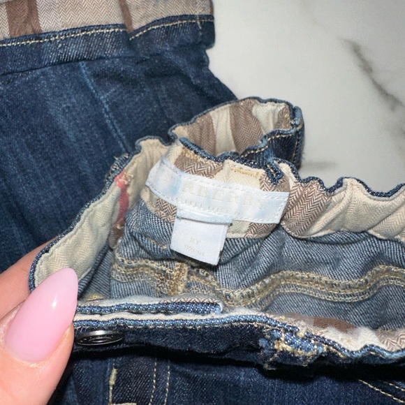 2T Burberry Jeans - Picture 4 of 4
